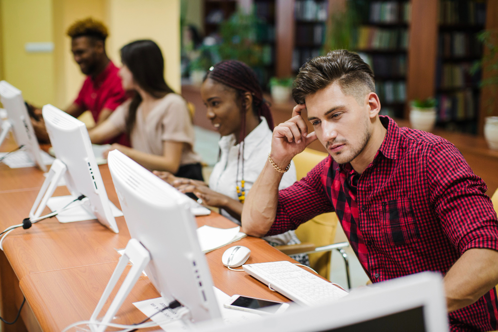 Course creators using no-code platforms in 2025 for faster course building